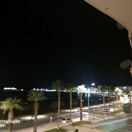 Two Bedrooms And Two Big Balconys With Seafront View From Every Part Appartamento